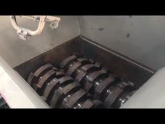 Saksikan: Mesin Penghancur Plastik Tipe Geser Dua Sumbu 2-3tph Untuk Etalase Pabrik Daur Ulang Plastik