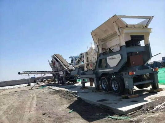 Pabrik Penghancuran Mobile Beroperasi dengan lancar Dengan Output Bahan yang Stabil