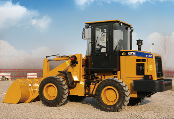 Kota SEM618D 1800kg Mesin Wheel Loader Menyampaikan Mesin Pengangkat